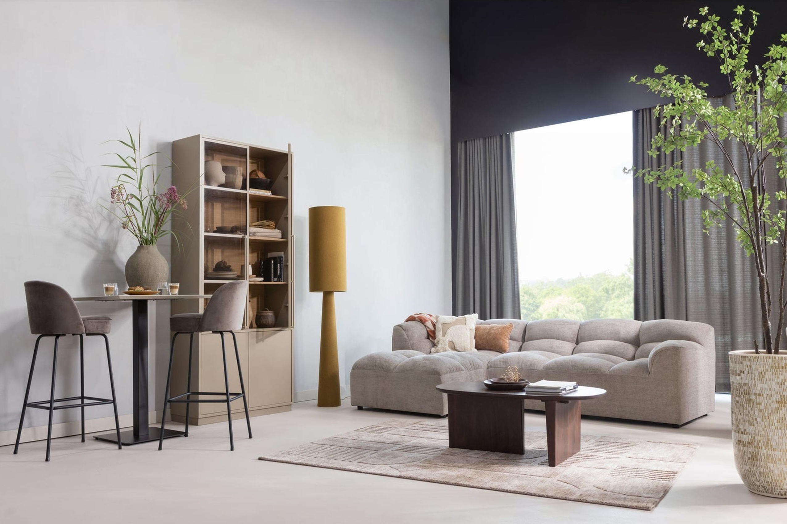 Retro Stehlampe Loft Bouclé XL in Tapenade-Braun 187 cm Retro Stehlampe Loft Bouclé XL in Tapenade-Braun 187 cm