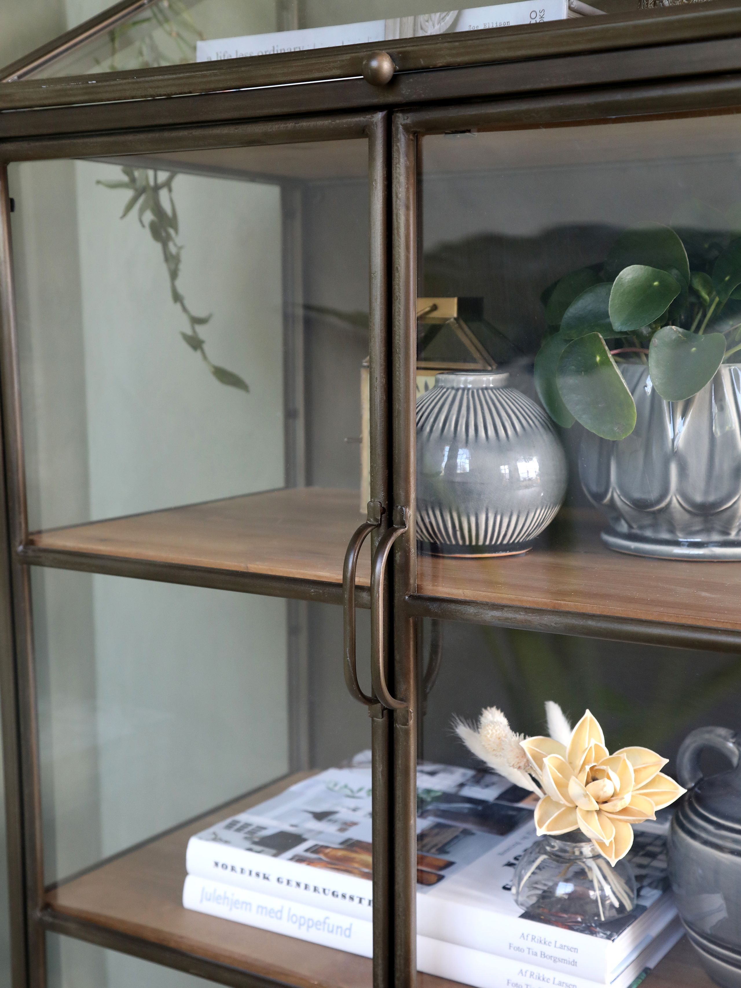 40266-13_3 Industrial Vitrine Showcase Kent Metall Glas