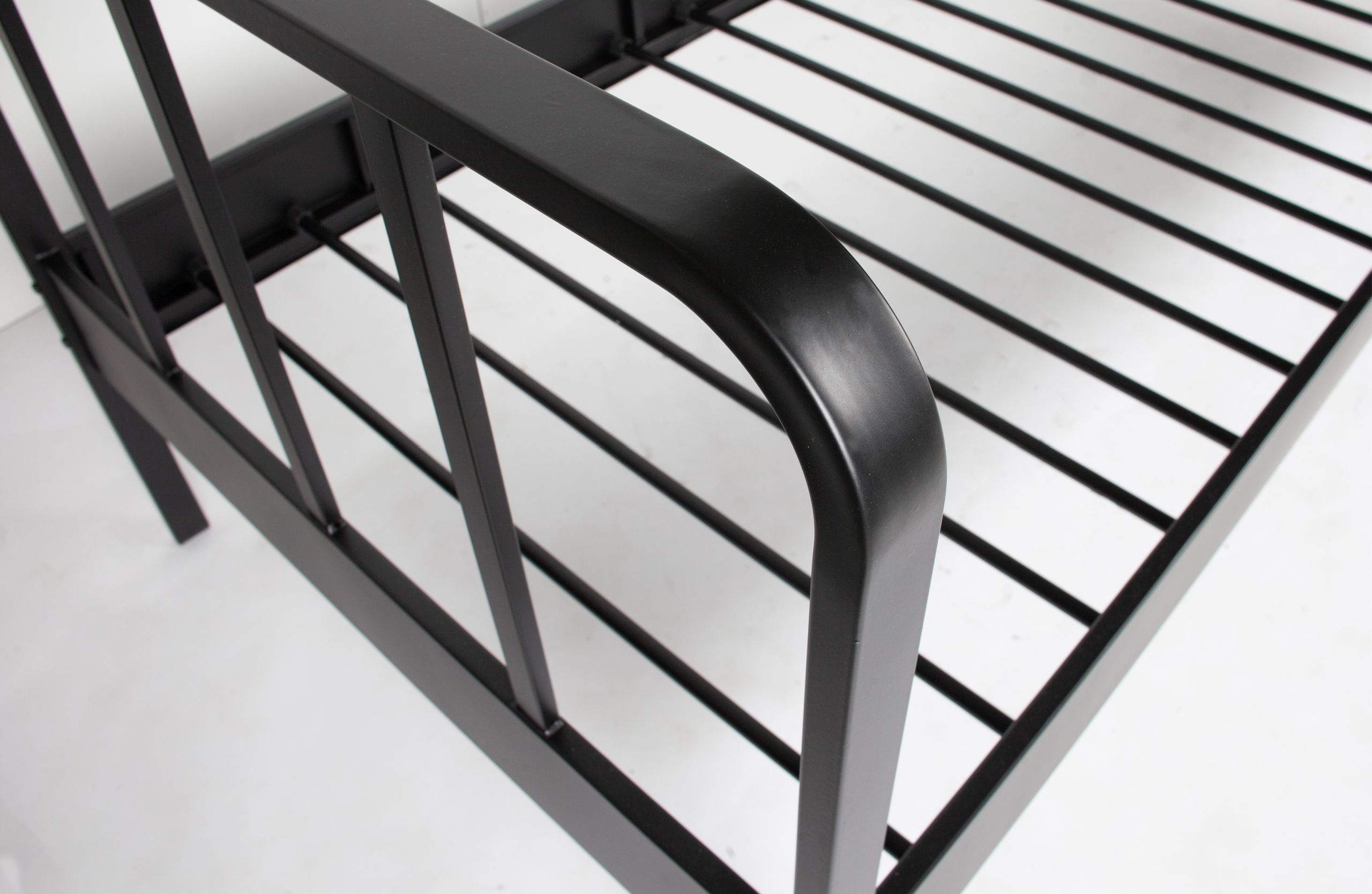 8714713093229_7 Industrial Bett Jugendbett Mees Metall 2 Farben 90 x 200 cm