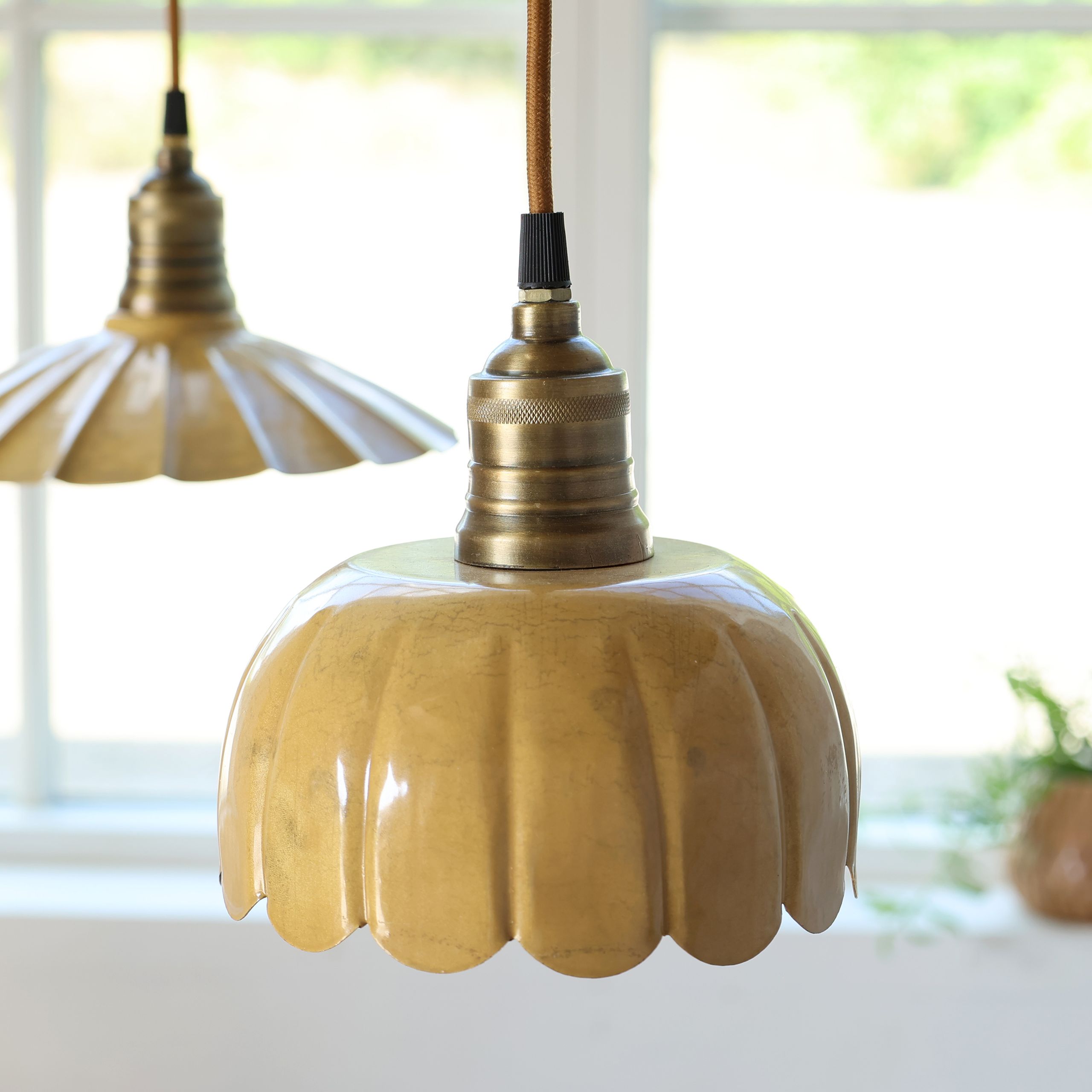 Vintage Hängelampe Lunel Emaille Mellow Messingfassung Modell 1