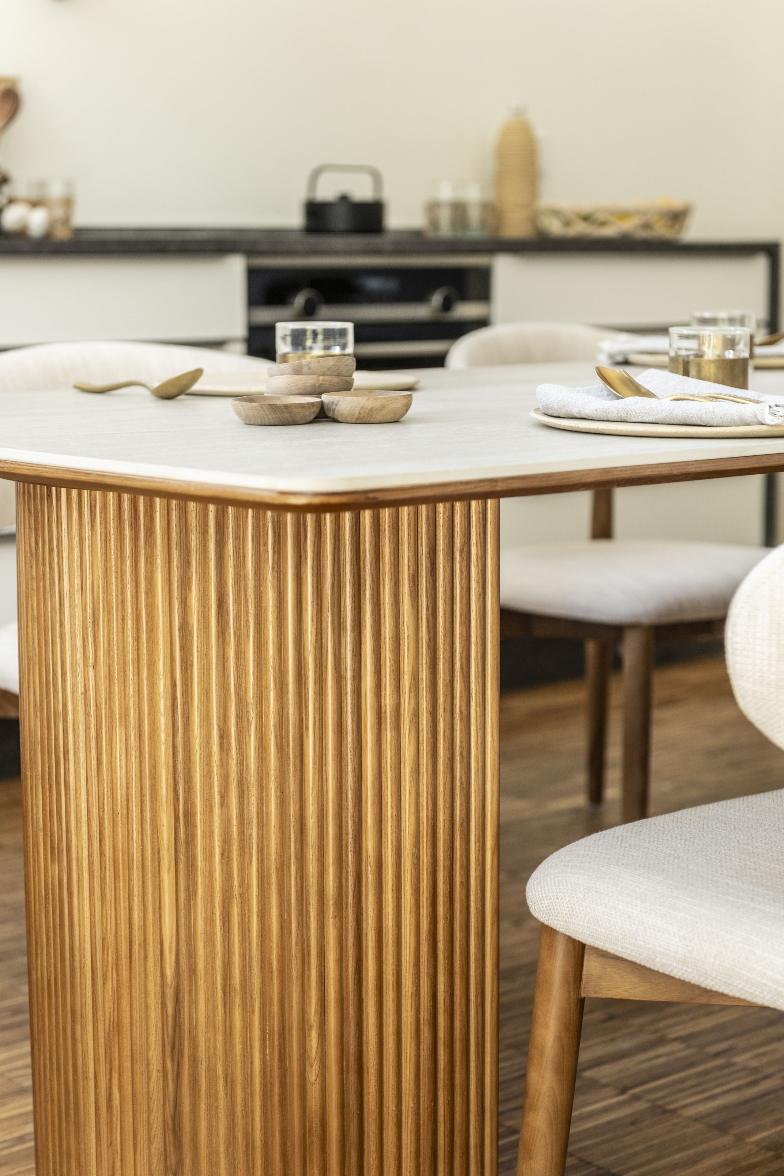  Essgruppe Travertin Tisch Roma + 6 Stühle Linea montiert