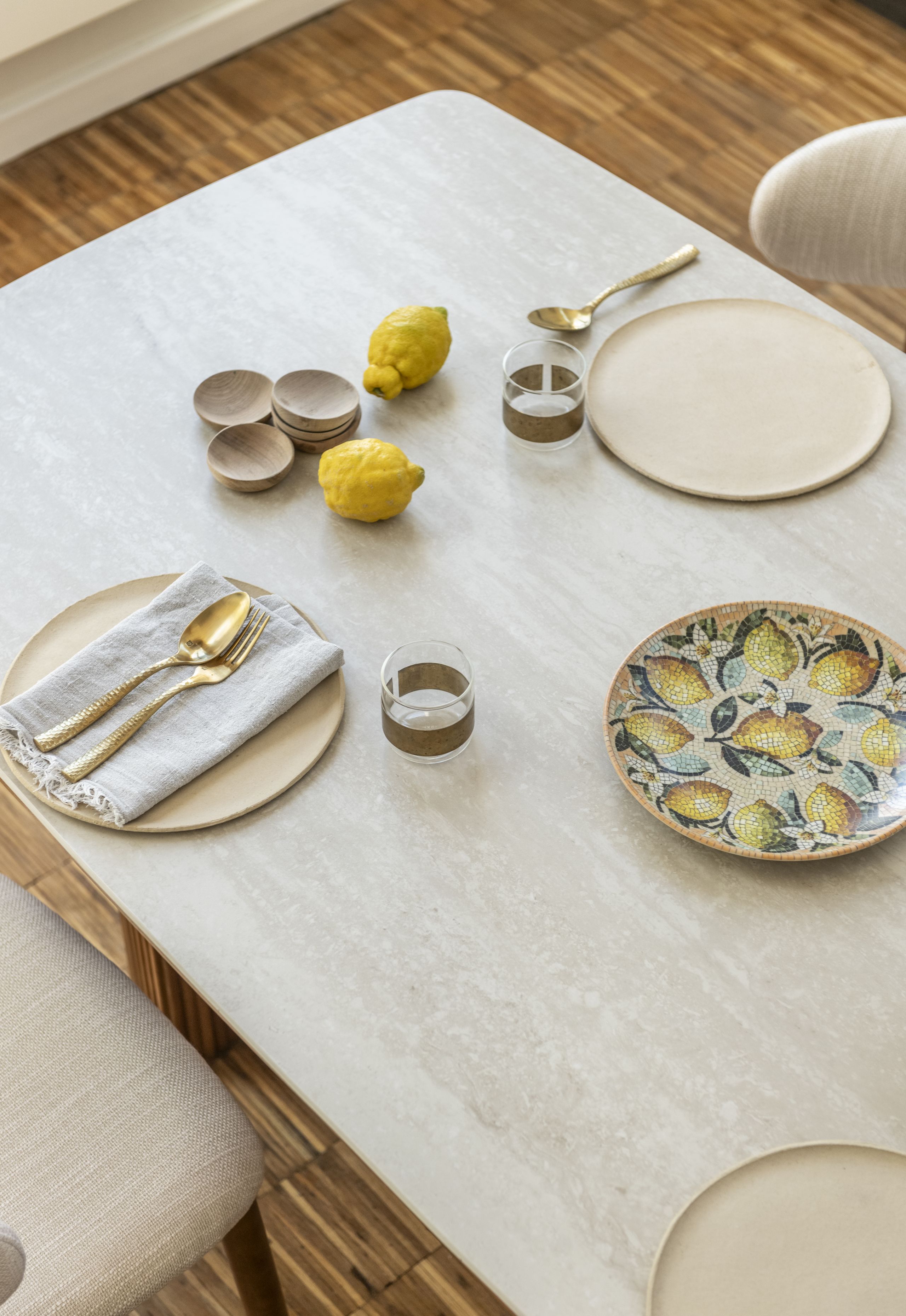  Essgruppe Travertin Tisch Roma + 6 Stühle Linea montiert