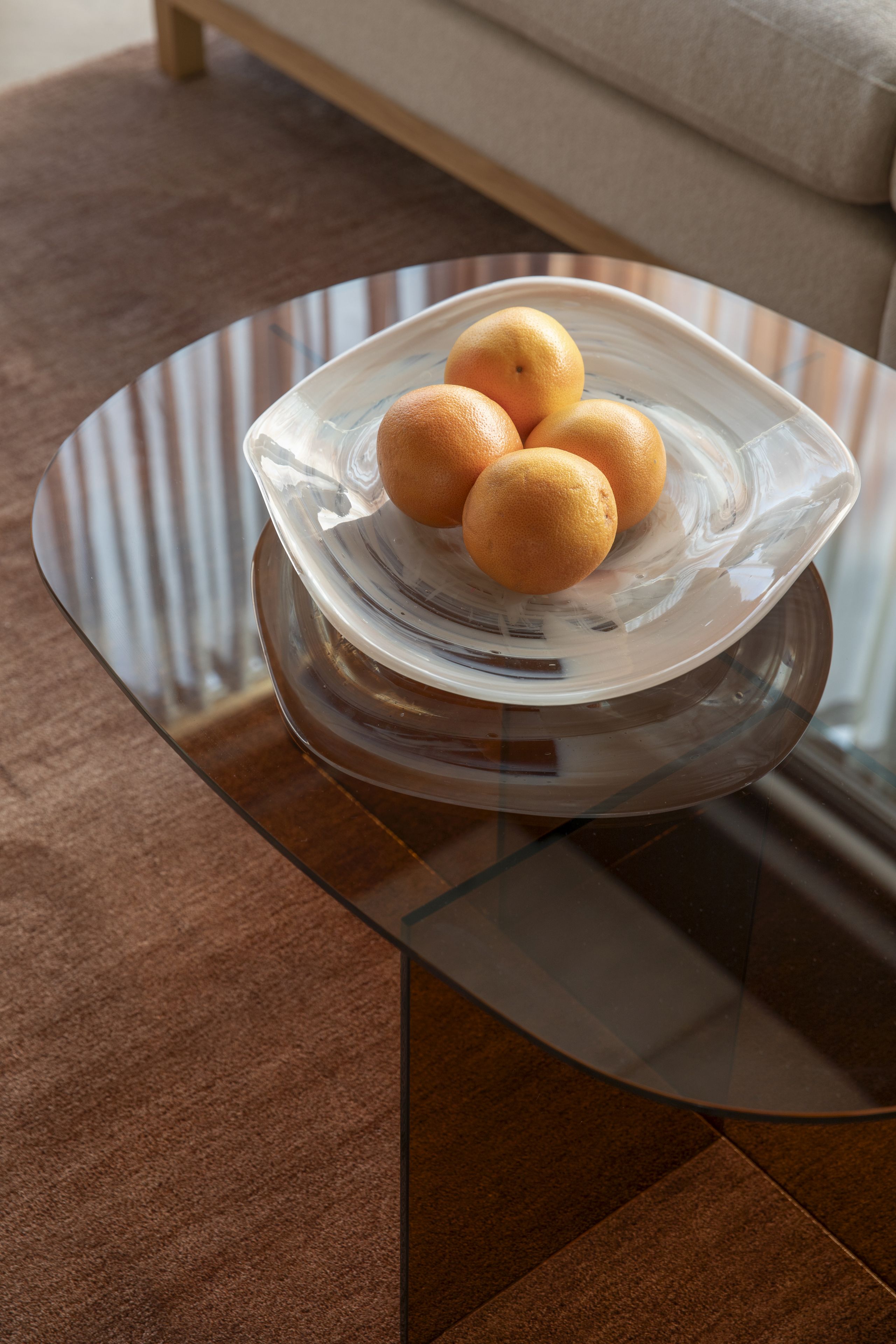 Retro Couchtisch Beistelltisch Linea braunes Glas oval