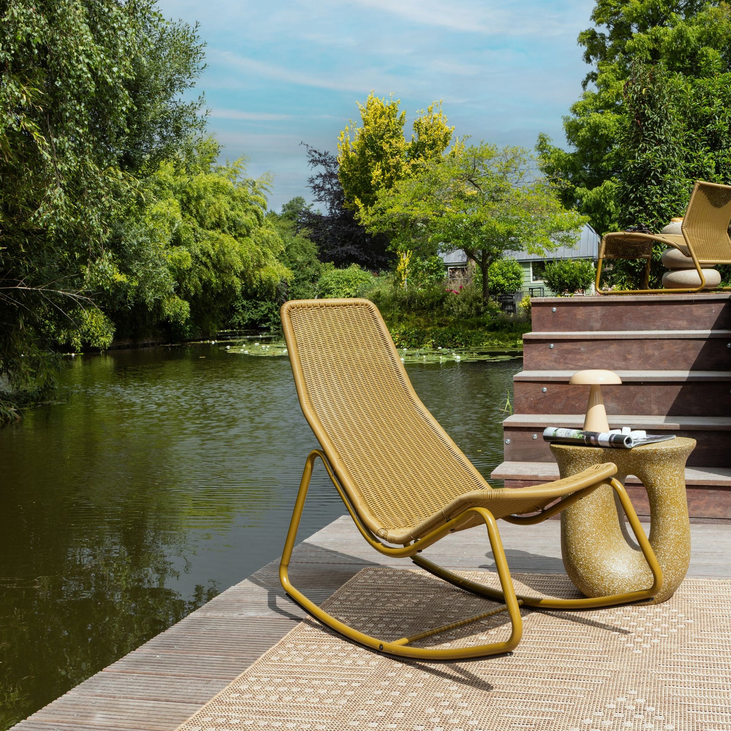 Retro Schaukelstuhl Tom Outdoor Metallgestell Honiggelb