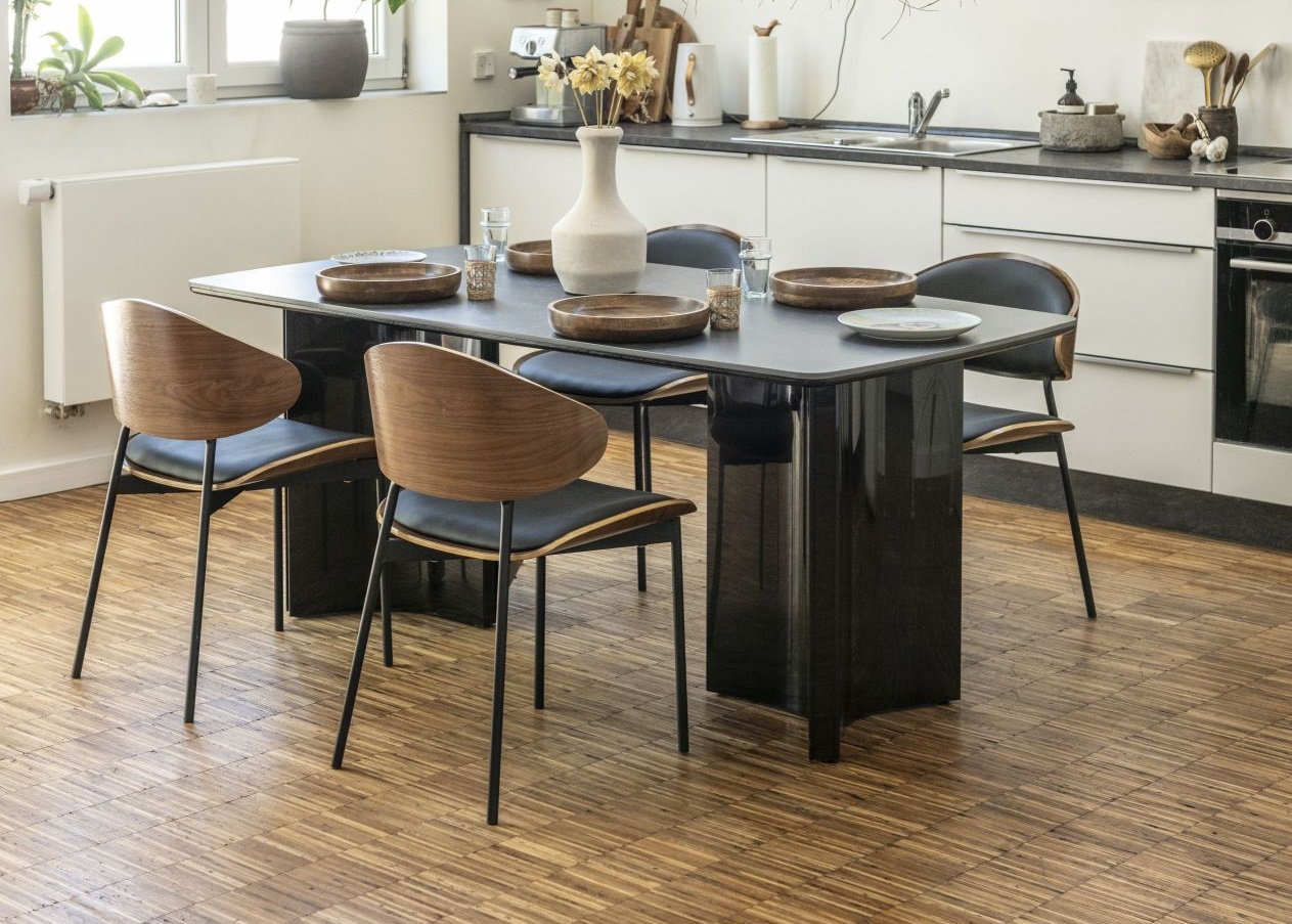 Industrial Essgruppe Obsidia Travertin Metall Schwarz 180 + 4 Stühle