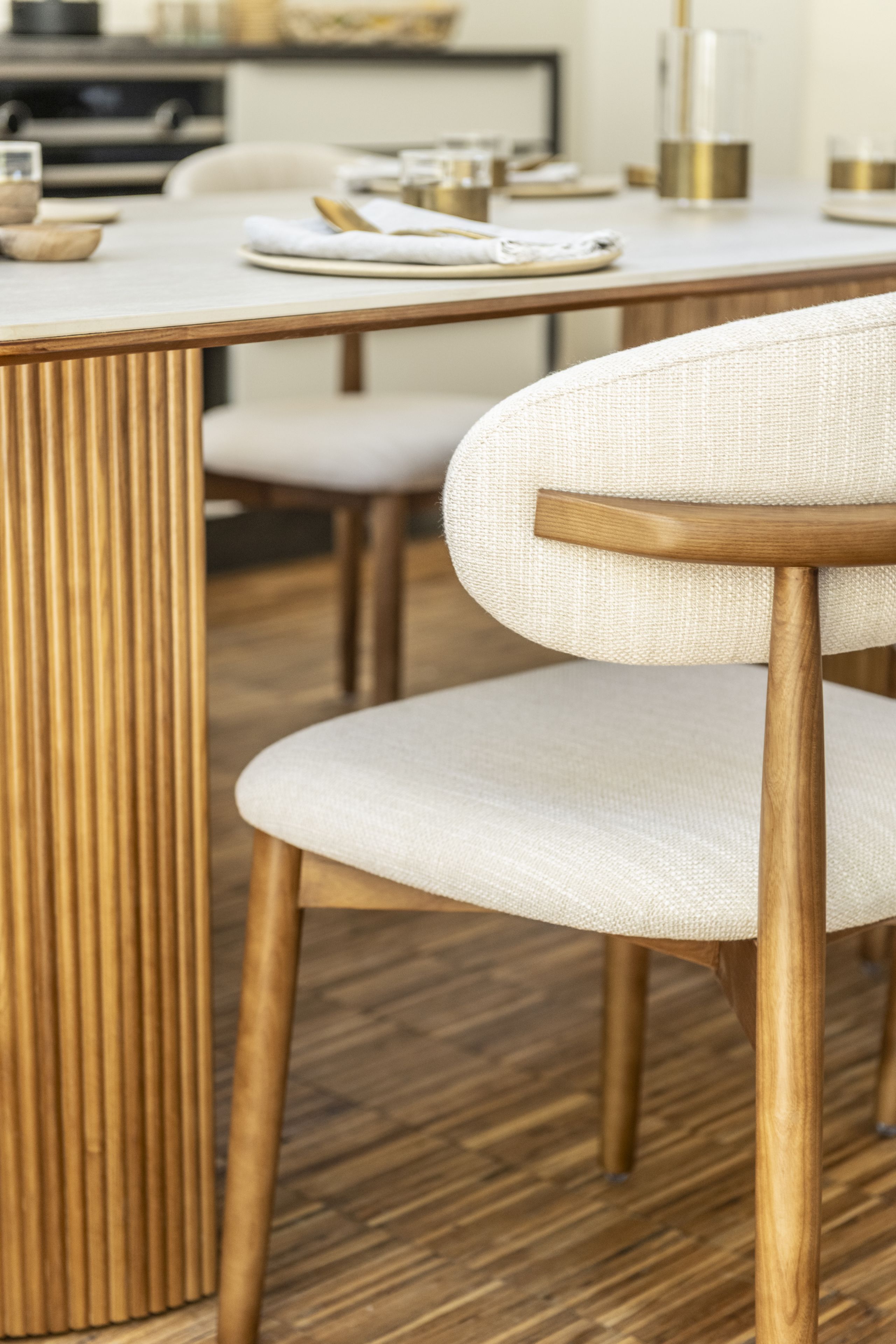  Essgruppe Travertin Tisch Roma + 6 Stühle Linea montiert