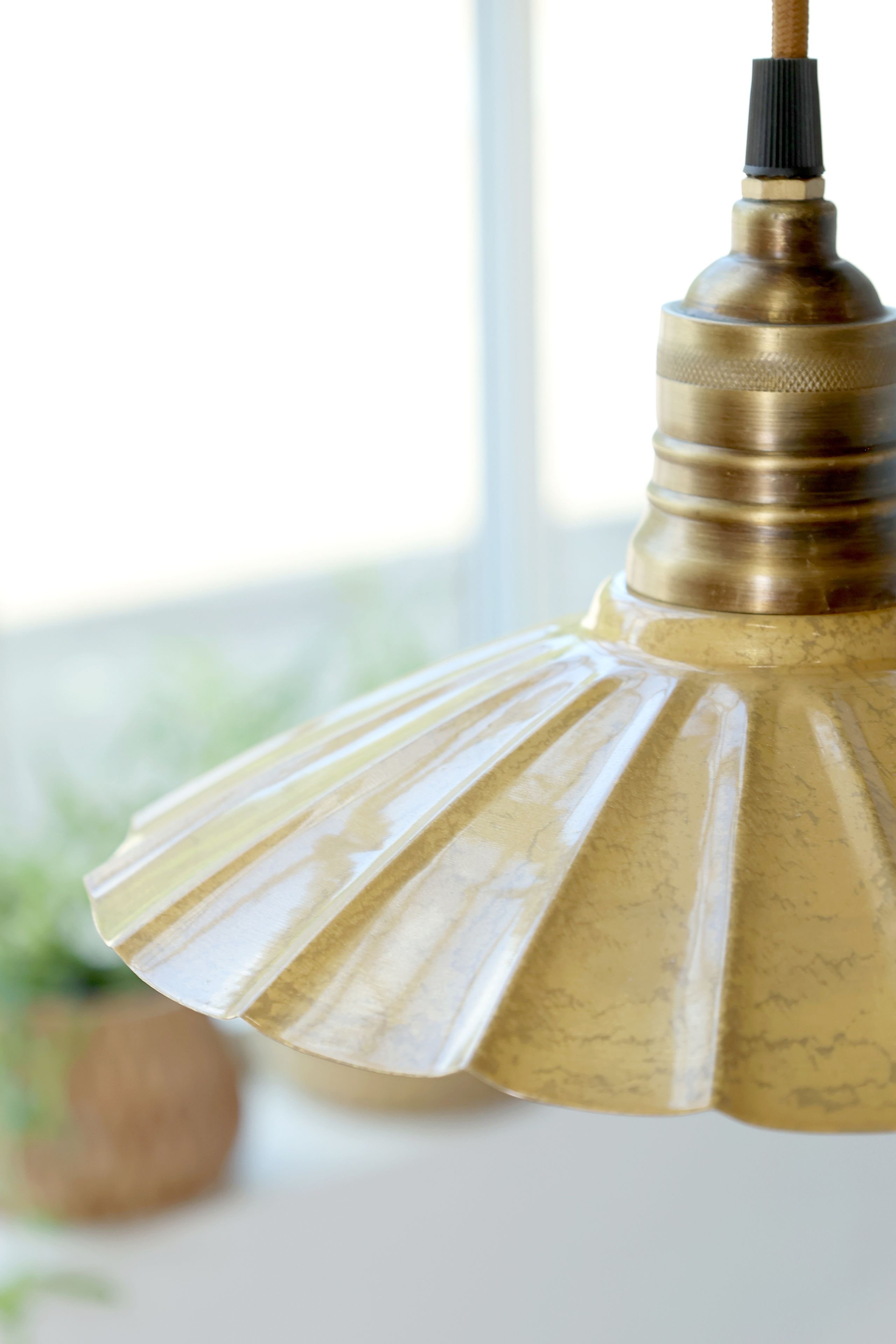 Vintage Hängelampe Lunel Emaille Mellow Messingfassung Modell 2