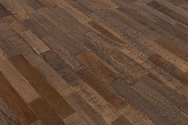 Suritabledetail-3 Esstisch Suri Modern Vintage Recyceltes Holz in 180 cm