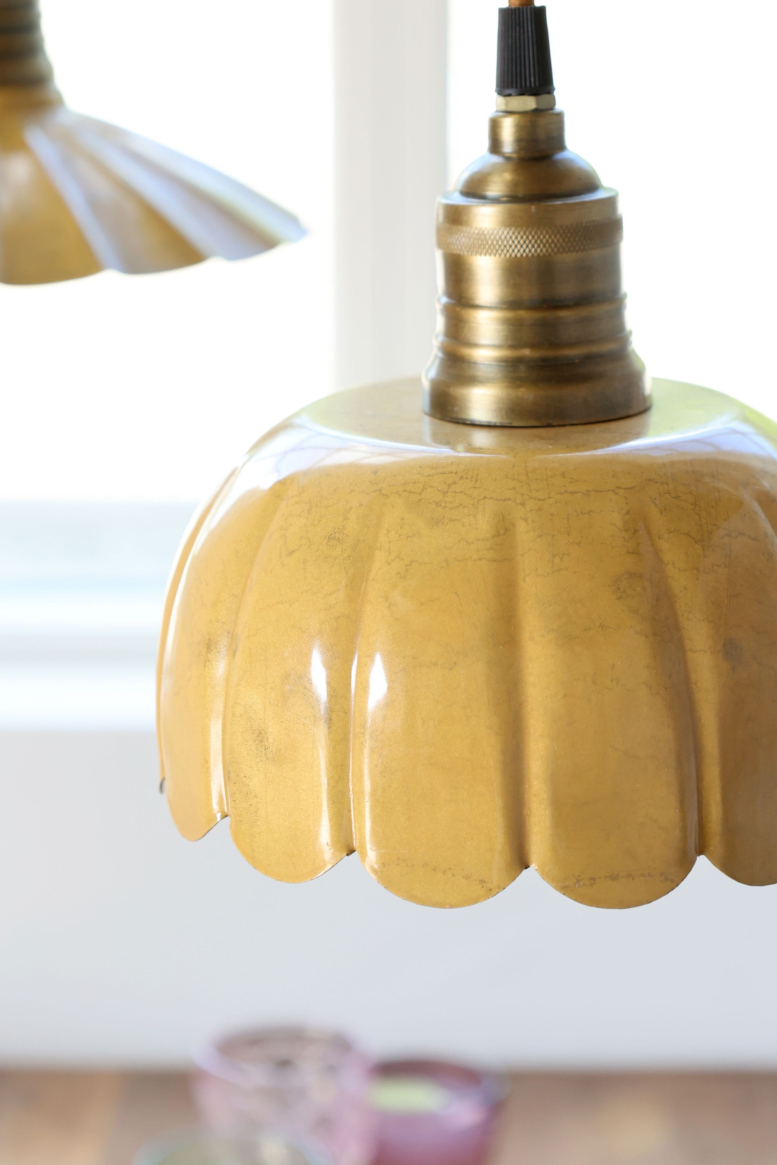 Vintage Hängelampe Lunel Emaille Mellow Messingfassung Modell 1