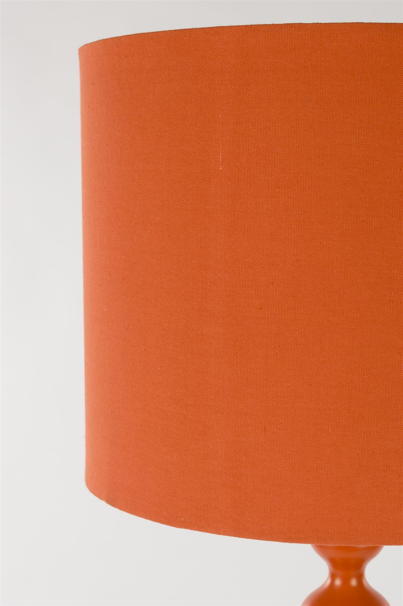 Retro Stehlampe When Orange Is King Retro Stehlampe When Orange Is King