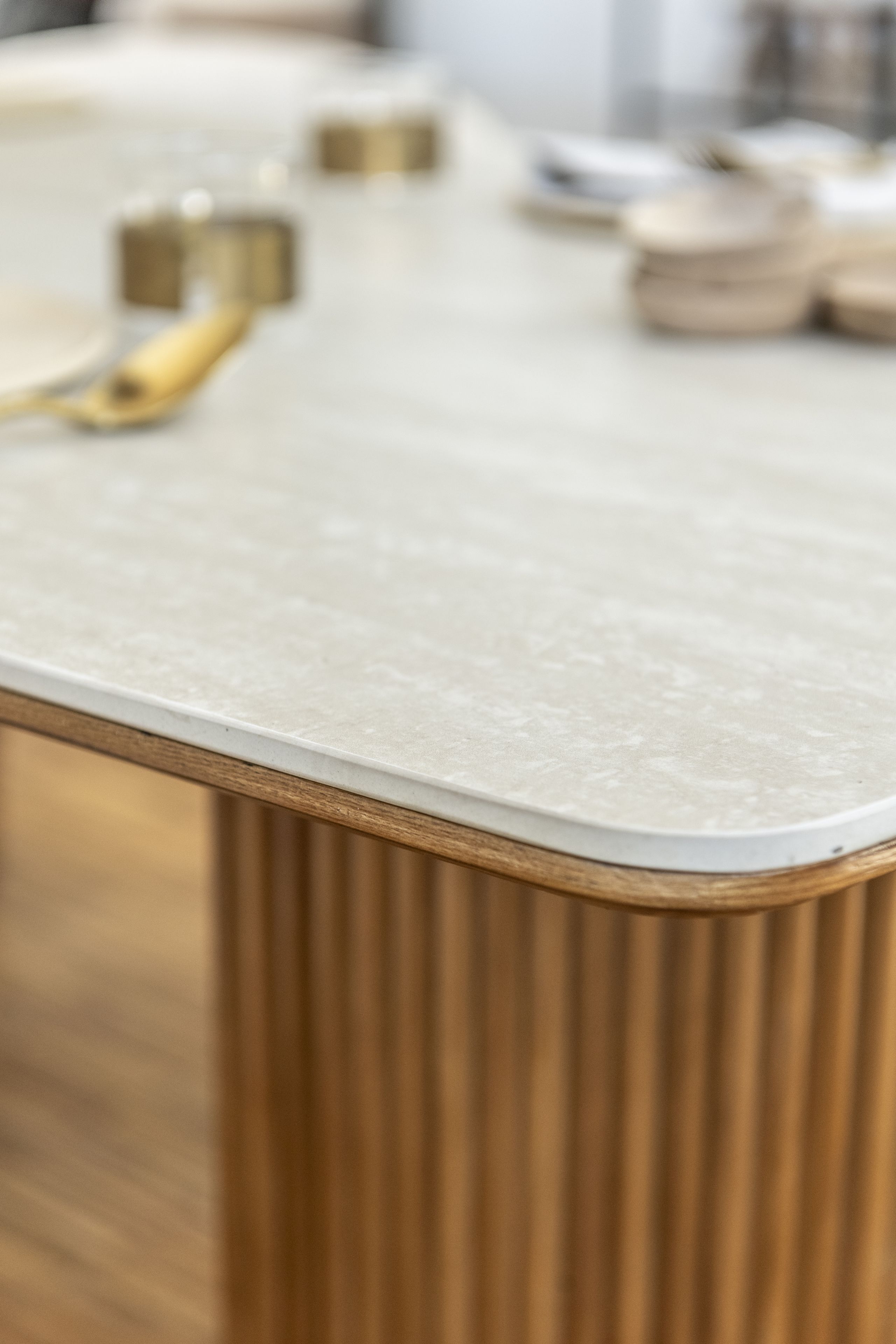  Essgruppe Travertin Tisch Roma + 6 Stühle Linea montiert