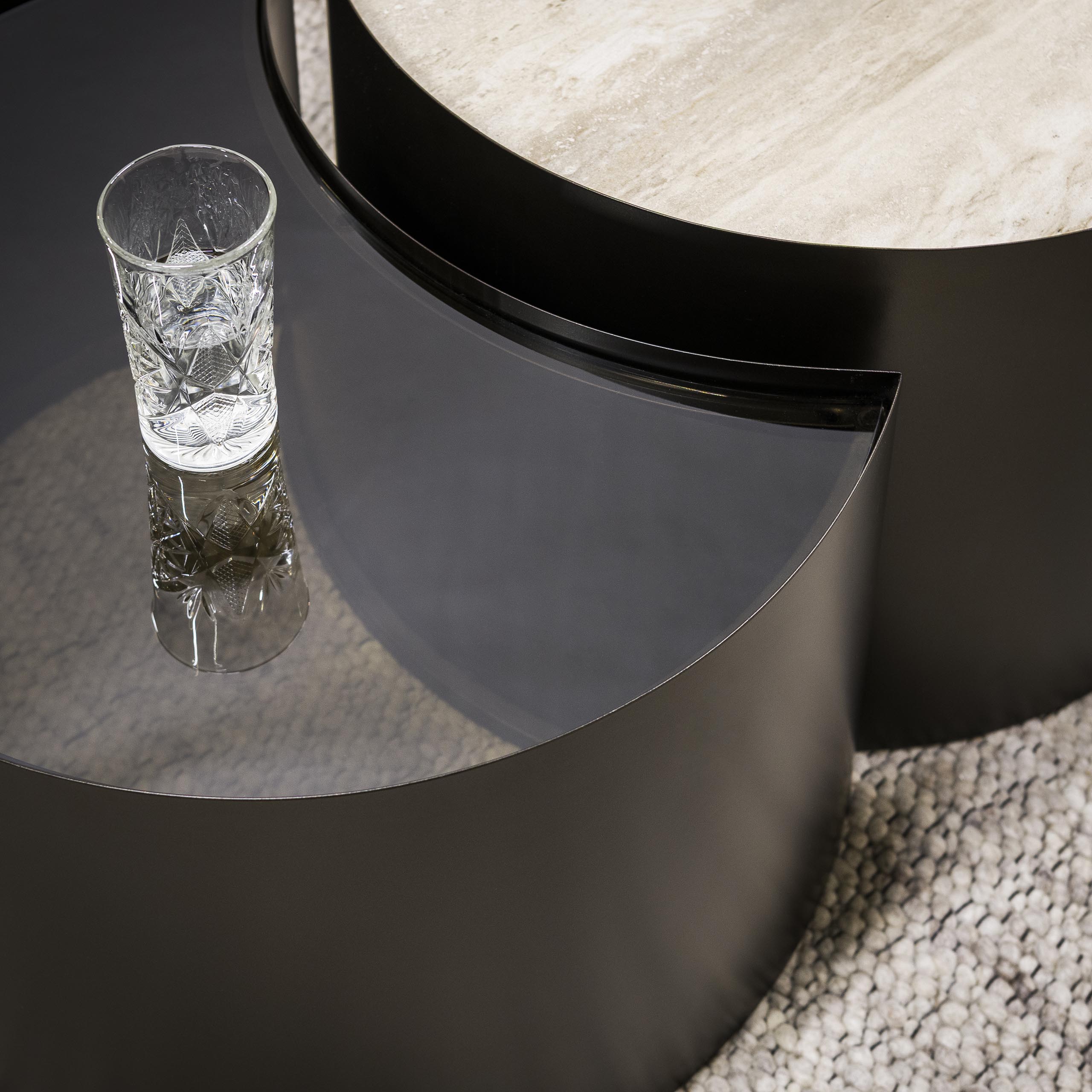 Industrial Couchtisch Set Half Moon Metall Rauchglas Travertin