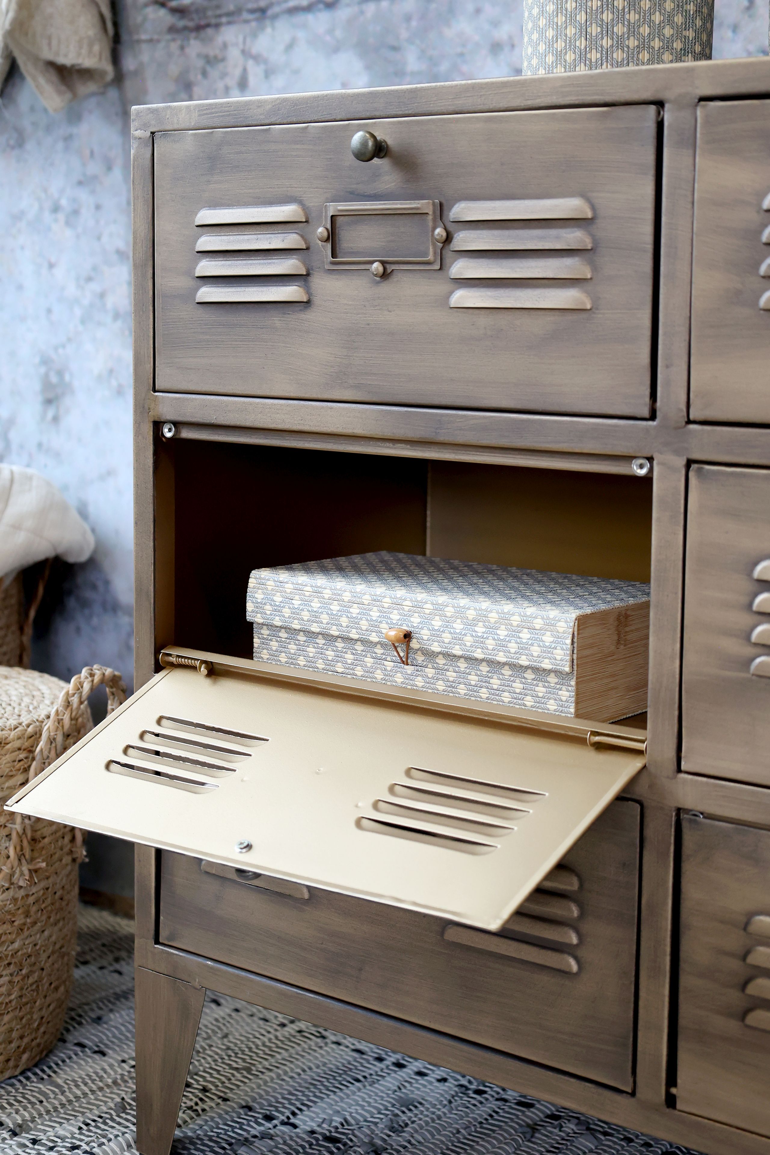 Industrial Kommode Spind Amaury Metall 6 Fächer Antik-Messing