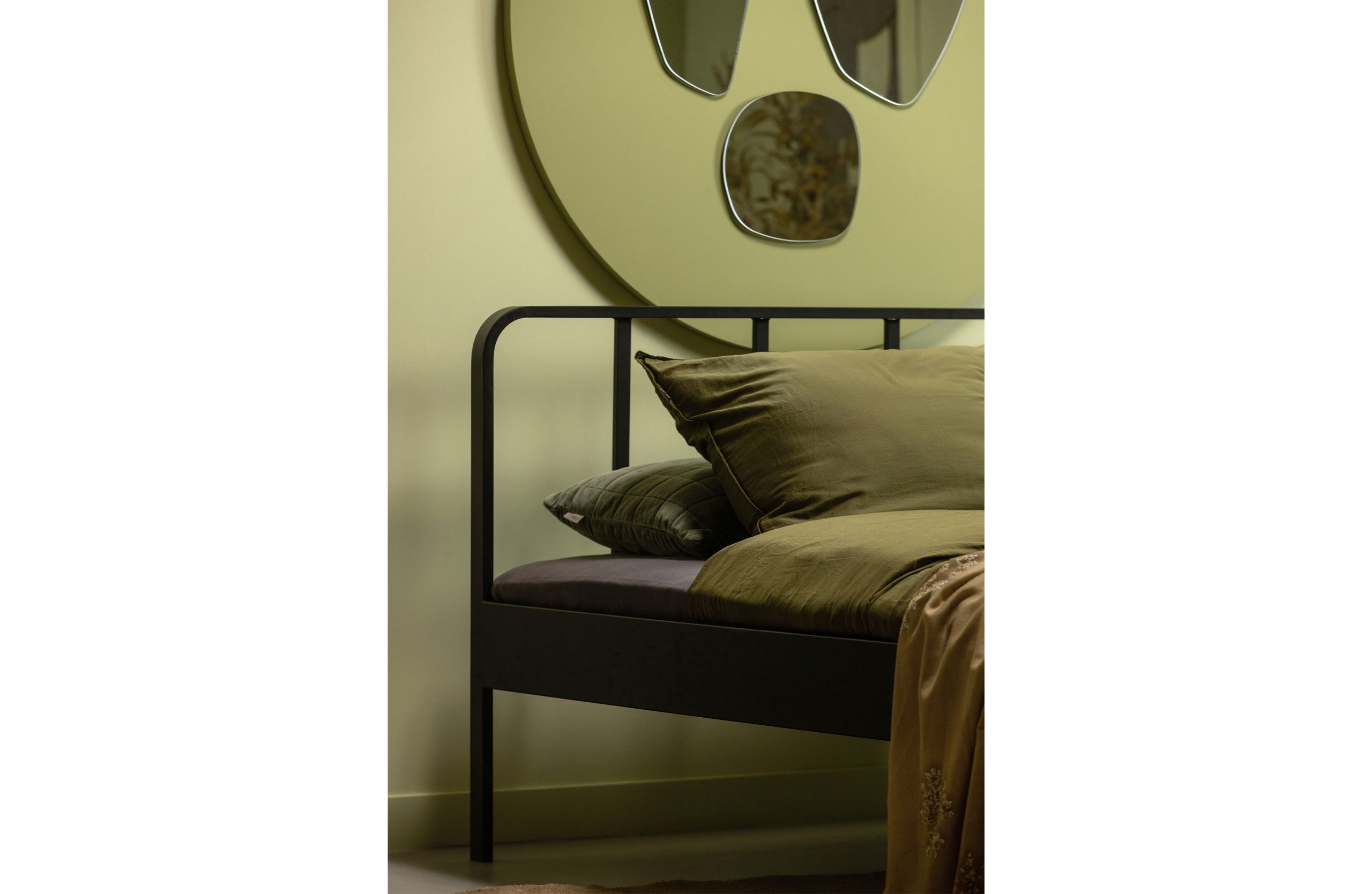 8714713178544_3 Industrial Bett Metallbett Mees schwarz 160 x 200