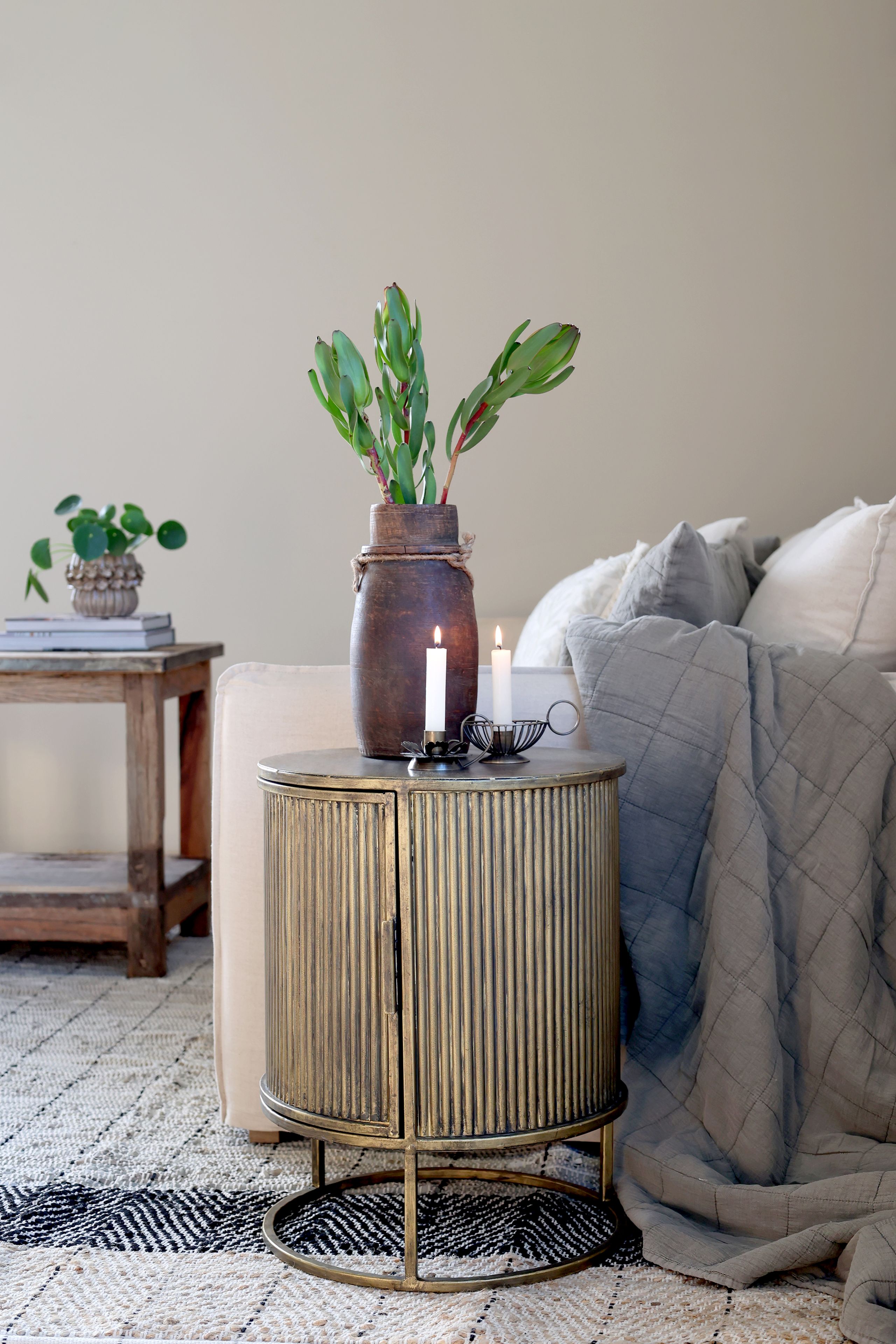 Vintage Beistelltisch Nachttisch Remi Rillenoptik Metall Antik-Messing