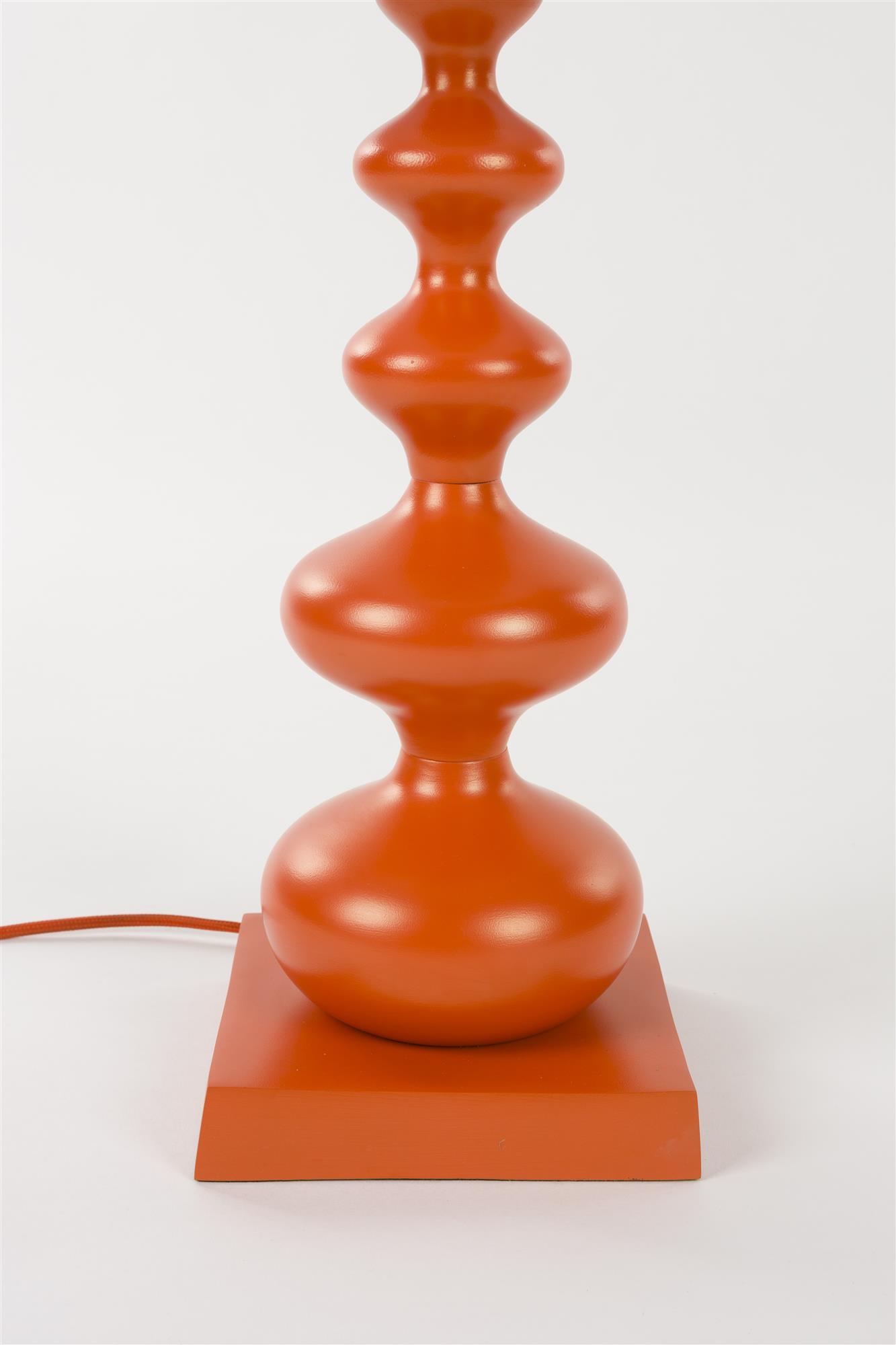 Retro Stehlampe When Orange Is King Retro Stehlampe When Orange Is King