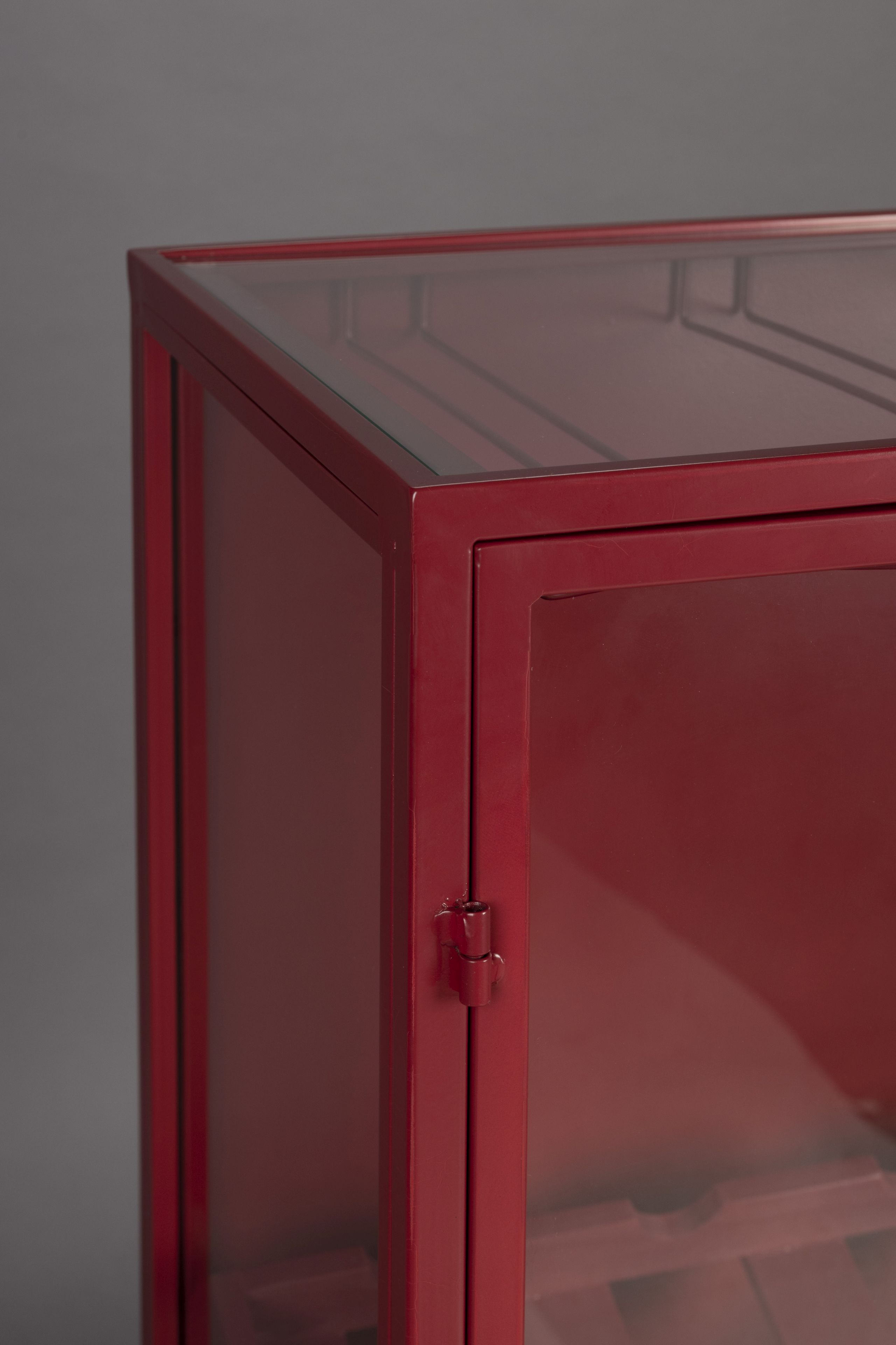 Retro Weinregal Barschrank Vitrine Mori Rot mit Rattangeflecht