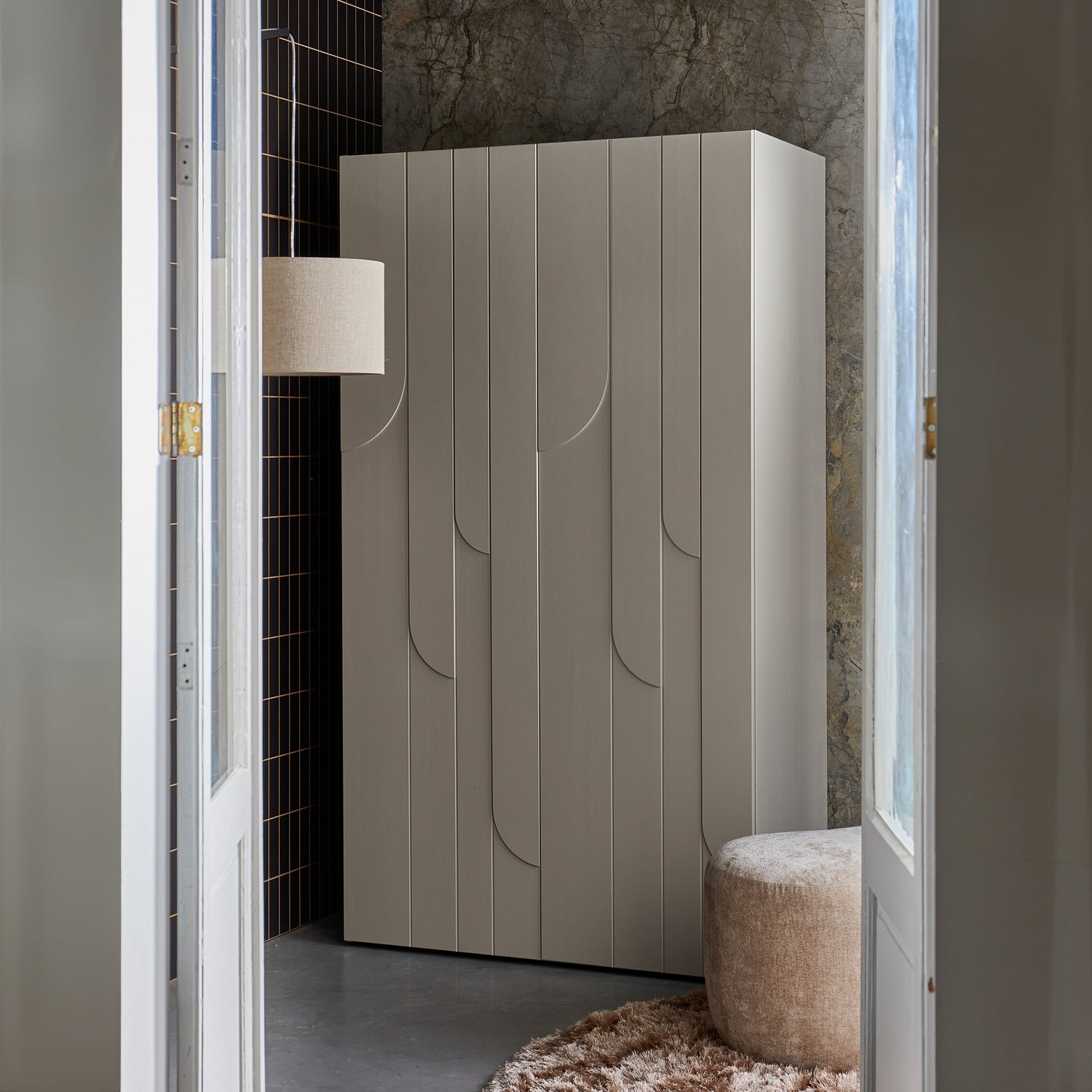 Retro Kleiderschrank Schlafzimmerschrank Rain in Beige mit fünf Böden